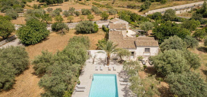 Aerial view of Casale Limestone, a villa in Sicily, surrounded by Sicilian Baroque charm